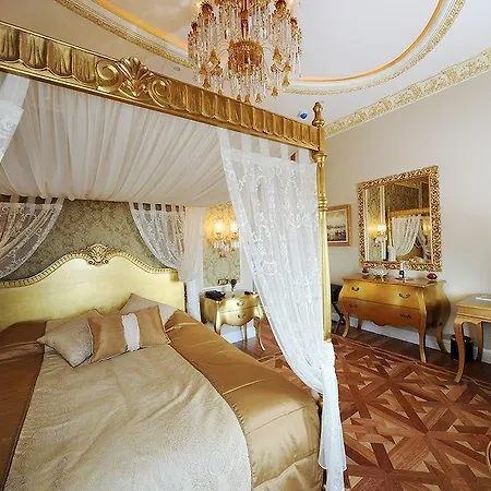 Maroon Bosphorus Szálloda 5*