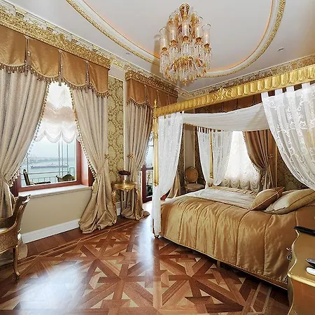 Maroon Bosphorus 5*