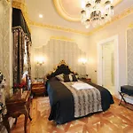 Maroon Bosphorus Szálloda 5*