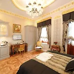 Maroon Bosphorus 5* Isztambul