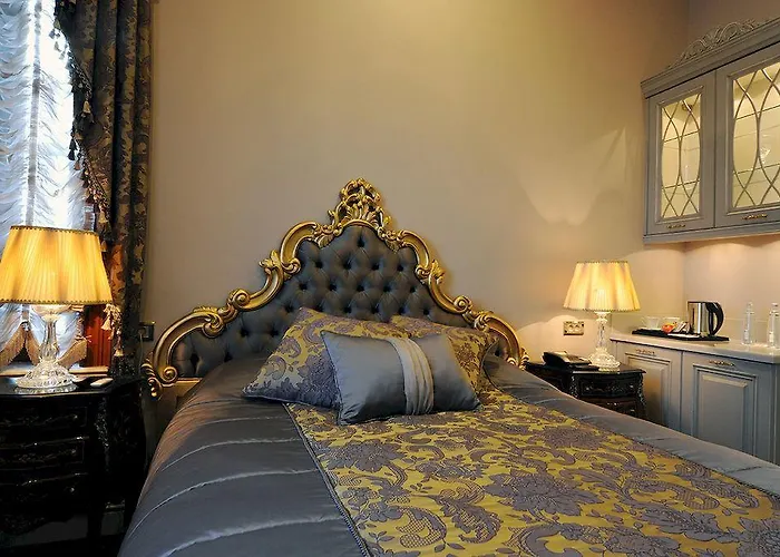 Maroon Bosphorus Hotel