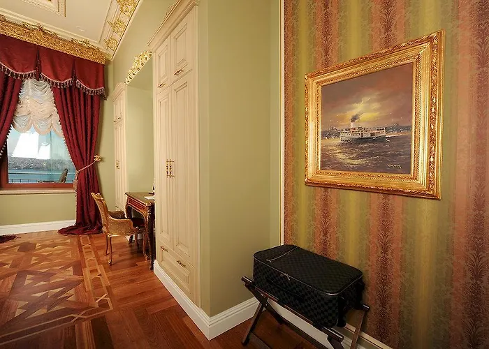 Maroon Bosphorus Hotel