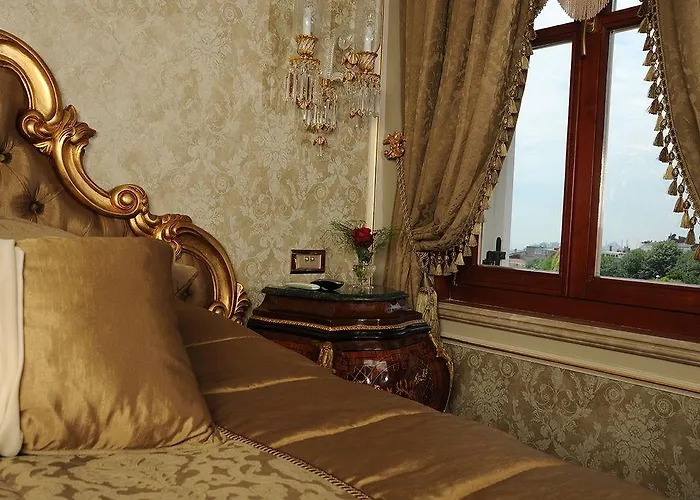 Maroon Bosphorus Hotel