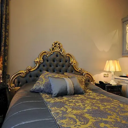 Maroon Bosphorus Hotel