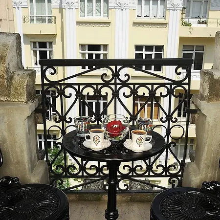 Maroon Bosphorus Hotel