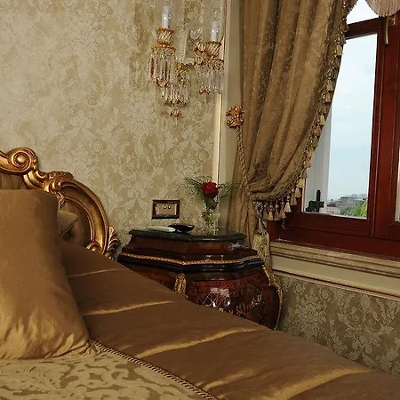 Maroon Bosphorus Hotel