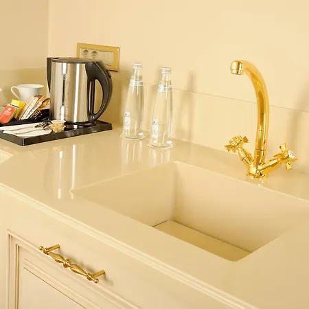 Maroon Bosphorus Стамбул