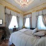 Maroon Bosphorus 5*