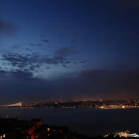 Maroon Bosphorus 5*
